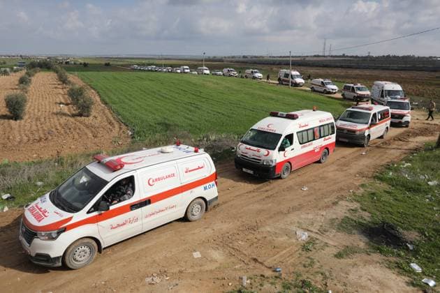 Bilder des Jahres 2023, News 01 Januar News Themen der Woche KW02 News Bilder des Tages Palestinian ambulance drivers take part in a protest against the Israeli authorities preventing the entry of medical devices into the hospitals of the Gaza Strip Palestinian ambulance drivers take part in a protest against the Israeli authorities preventing the entry of medical devices into the hospitals of the Gaza Strip, east of Gaza City on January 9, 2023. Israel is preventing and obstructing the entry of medical devices and equipment needed for diagnosis under the pretext of a security check . Photo by Ashraf Amra apaimages Gaza city Gaza Strip Palestinian Territory 090123_GAZA_ASH_2_00 (29) Copyright: xapaimagesxAshrafxAmrax xapaimagesx