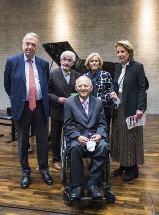 James Simon Preis <p>Am30. November 2021 wurde in der Berliner James Simon Galerie der James Simon Preis überreicht. vl. Arend Oetker, Peter Raue, Ingeborg Schäuble Brigitte Oetker, Wolfgang Schäuble. Deutschland Berlin Berlin Copyright: SergejxGlanze NUR FÜR REDAKTIONELLE ZWECKE *** James Simon Price P AM30 November 2021 was in the Berlin James Simon Gallery the James Simon Price presented Vl Arend Oetker, Peter rough, Ingeborg Schäuble Brigitte Oetker, Wolfgang Schäuble Germany Berlin Berlin Copyright SergejxShine only for Editorial Purpose Copyright: SergejxGlanze doc7imxrkp20pedjf8ao93 EDITORIAL USE ONLY