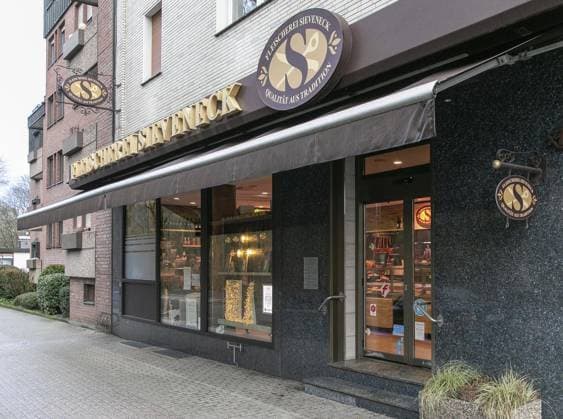 The Sieveneck butcher shop has been awarded by Feinschmecker and is one of Germanys best businesses p The Sieveneck butcher store, photographed on Monday, 09 January 2023, has been awarded by Feinschmecker and is one of Germanys best businesses Christoph Sieveneck runs the family business Germany NRW Duisburg Copyright ThomasxGödde FOR EDITORIAL PURPOS Copyright: ThomasxGödde doc7of0uxkok3ptprmhmei ,EDITORIAL USE ONLY