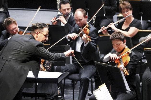 Entertainment Themen der Woche KW02 Entertainment Bilder des Tages Neujahrskonzert der Neuen Philharmonie Westfalen im MiR <p>Evan-Alexis Christ dirigiert die Neue Philharmonie Westfalen am Montag, 09.01.2023 im Großen Haus des Musiktheaters im Revier in Gelsenkirchen beim Neujahrskonzert. Deutschland NRW Gelsenkirchen Copyright: MichaelxKorte NUR FÜR REDAKTIONELLE ZWECKE *** New Years Concert of the New Philharmonic Orchestra of Westphalia at MiR p Evan Alexis Christ conducts the New Philharmonic Orchestra of Westphalia on Monday, 09 01 2023 in the Great House of the Musiktheater im Revier in Gelsenkirchen at the New Years Concert Germany NRW Gelsenkirchen Copyright MichaelxKorte FOR EDITORIAL PURPOSES ONLY. Copyright: MichaelxKorte doc7of4ynuf2fna4iojlo5 ,EDITORIAL USE ONLY