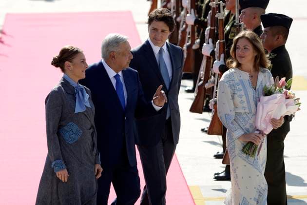 Prime Minister of Canada arrives in Mexico January 9, 2023, Estado de Mexico, Mexico: Mexican President Andres Manuel Lopez Obrador and his wife Beatriz Gutierrez at the welcoming ceremony for Canadian Prime Minister Justin Trudeau accompanied by his wife Sophie Gregoire Trudeau, at the International Airport Felipe Angeles in the municipality of Zumpango in the State of Mexico. on January 9, 2023 in the State of Mexico, Mexico. (Photo by Luis Barron Eyepix Group). Copyright: xLuisxBarronx xEyepixxGroupx LB20230109_AMLO_TRUDEAU_AIFA8