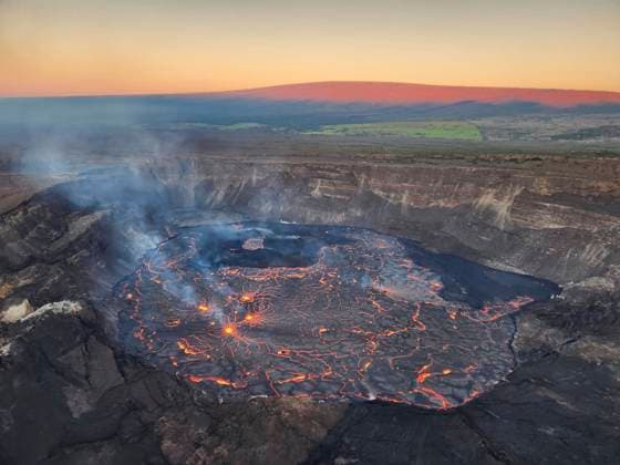 Creative Highlights World January 10, 2023, Kilauea, HI, United States: Aerial view of the eruption within HalemaÃ¢â‚¬ËœumaÃ¢â‚¬Ëœu crater on the Kilauea summit inside HawaiÃ¢â‚¬Ëœi Volcanoes National Park, January 6, 2023 in Hawaii. Following a nearly month-long pause at the summit of Klauea volcano the massive lava lake began filling on January 5, 2023. Kilauea United States - ZUMAp138 20230110_zaa_p138_029 Copyright: xKendraxLynn Usgsx