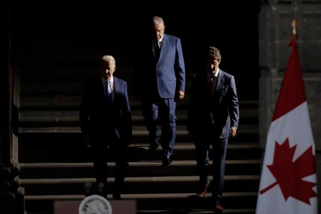 Message To The Media On The Occasion Of The X North American Leaders Summit Joe Biden, President of the United States; Andres Manuel Lopez Obrador, President of Mexico; and Justin Trudeau, Prime Minister of Canada, are descending stairs at the National Palace in Mexico City, on January 10, 2023, prior to delivering a message to the media on the occasion of their meeting at the 10th North American Leaders Summit, where they are discussing migration, economic and drug trafficking issues. Mexico City Mexico  Copyright: xGerardoxVieyrax originalFilename: vieyra-notitle230110_nplxt.jpg