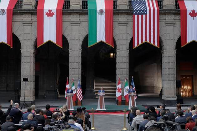 Message To The Media On The Occasion Of The X North American Leaders Summit Joe Biden, President of the United States; Andres Manuel Lopez Obrador, President of Mexico; and Justin Trudeau, Prime Minister of Canada, are saying goodbye at the National Palace in Mexico City, on January 10, 2023, during a message to the media on the occasion of their meeting at the 10th North American Leaders Summit, where they are discussing migration, economic and drug trafficking issues. Mexico City Mexico  Copyright: xGerardoxVieyrax originalFilename: vieyra-notitle230110_npmex.jpg