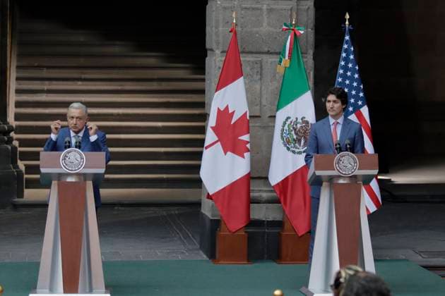 Message To The Media On The Occasion Of The X North American Leaders Summit Andres Manuel Lopez Obrador (left), President of Mexico, and Justin Trudeau (right), Prime Minister of Canada, are delivering a message to the media at the National Palace in Mexico City,on January 10, 2023, on the occasion of their meeting with Joe Biden, President of the United States, at the 10th North American Leaders Summit, where they are discussing migration, economic and drug trafficking issues. Mexico City Mexico Copyright: xGerardoxVieyrax originalFilename: vieyra-notitle230110_npo1P.jpg