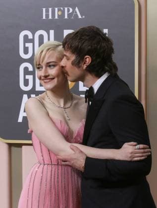 January 10, 2023, Beverly Hills, California, USA: Julia Garner and Mark Foster on the red carpet at the 80th Annual Golden Globe Awards at The Beverly Hilton on January 10, 2023 in Beverly Hills, California. BNS PI Beverly Hills USA - ZUMAp124 20230110_zaa_p124_069 Copyright: xBURTxHARRISx