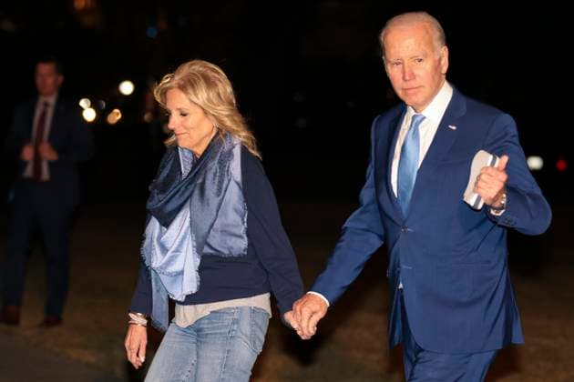 United States President Joe Biden gestures to the media as he and first lady Dr. Jill Biden hold hands as they walk on the South Lawn of the White House in Washington, DC as they arrive from Mexico following the 10th North American Leaders? Summit on January 11, 2023. Copyright: xOliverxContrerasx xPoolxviaxCNPx MediaPunchx