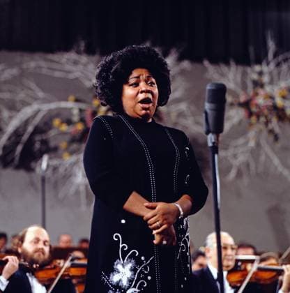 Gala-Abend - 1. Münchner Sonntagskonzert Gala-Abend - 1. Münchner Sonntagskonzert, Musiksendung aus dem Kongreßsaal im Deutschen Museum München, Deutschland 1978, Regie: K. H. Hundorf, Mitwirkende: Martina Arroyo (Sopran), München Bayern Deutschland , München Bayern Deutschland Copyright: FredxLindinger Nur redaktionelle Nutzung. Editorial usage only. LIN_7602000582 UnitedArchives EDITORIAL USE ONLY
