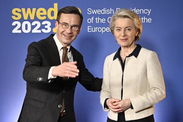 News Themen der Woche KW02 Schweden, Ulf Kristersson trifft Ursula von der Leyen in Jukkasjärvi JUKKASJÄRVI 20230112 Statsminister Ulf Kristersson (K) och EU-kommissionens ordförande Ursula von der Leyen anländer inför kvällens middag pa Ishotellet Jukkasjärvi. Jukkasjärvi Sverige x10030x *** JUKKASJÄRVI 20230112 Prime Minister Ulf Kristersson K and EU Commission President Ursula von der Leyen arrive before tonights dinner at Ishotellet Jukkasjärvi Jukkasjärvi Sweden x10030x,  Copyright: xJonasxEkströmer TTx SVERIGES EU-ORDFÖRANDESKAP ISHOTELLET MIDDAG TTABB0000000000151021