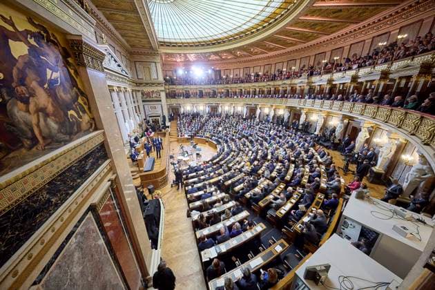 Bilder des Jahres 2023, News 01 Januar News Themen der Woche KW02 News Bilder des Tages - Wien 12.01.2023 - Wiedereröffnung Parlament - Heute fand im Bundesversammlungssaal der Festakt zur Eröffnung des sanierten Parlamentsgebäudes statt. Nach der rund fünf Jahren dauernden Sanierung erstrahlt das Hohe Haus in neuem Glanz. Zahlreiche Persönlichkeiten nahmen am feierlichen Festakt teil. PHOTO: Blick in den Bundesversammlungssaal . Vienna (AUSTRIA) - Reopening of austrian Parliament - Today the ceremony for the opening of the renovated Parliament building took place in the Federal Assembly Hall. After the renovation, which lasted about five years, the parliament shines in new splendor. Numerous personalities took part in the festive ceremony. Festakt zur Wiedereröffnung des sanierten Parlaments *** Vienna 12 01 2023 Re 