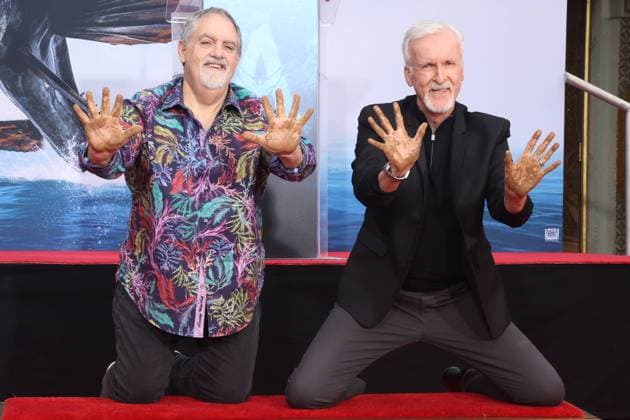 Bilder des Jahres 2023, Entertainment 01 Januar Entertainment Themen der Woche KW02 Entertainment Bilder des Tages HOLLYWOOD, CA - JANUARY 12: Jon Landau and James Cameron at the James Cameron and Jon Landau Hand and Footprint Ceremony celebrating Avatar: The Way Of Water at the TCL Chinese Theater in Hollywood, California on January 12, 2023. Copyright: xFayexSadoux