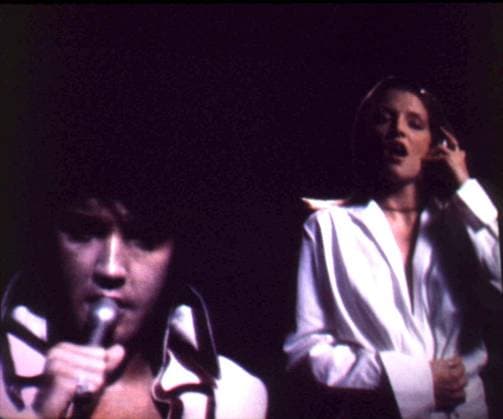 Aug. 16, 1997 - New York, New York, U.S. - 16 08 97 MEMPHIS,TENNESSEE.LISA MARIE PRESLEY SINGS A DUET WITH HER FATHER ELVIS PRESLEY AT THE ELVIS IN CONCERT 97 TO MARK THE 20TH ANNIVERSARY OF ELVIS PRESLEY S DEATH.SUPPLIED BY New York U.S. - ZUMAmg1_ 19970816_gaf_mg1_003 Copyright: xHenryxMcGeex