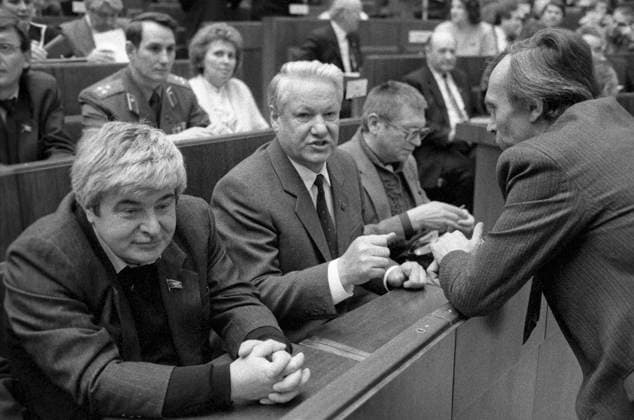 Session of Supreme Soviet of USSR 8338871 16.11.1990 From left: Chairman of Moscow City Council of People s Deputies Gavriil Popov and Chairman of the Supreme Soviet of the RSFSR Boris Yeltsin at the session of the Supreme Soviet of the USSR, November 16-17, 1990. Sergey Guneev Moscow Russia  Copyright: xSergeyxGuneevx