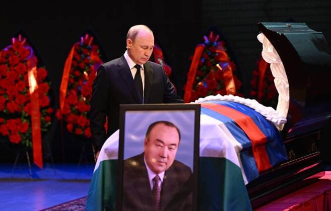 Bilder des Jahres 2023, News 01 Januar News Themen der Woche KW02 News Bilder des Tages Russia Putin Bashkortostan First President Death 8353634 13.01.2023 Russian President Vladimir Putin attends a farewell ceremony for Murtaza Rakhimov, the first president of Russia s republic of Bashkortostan, at the Bashkortostan state concert hall in Ufa, Republic of Bashkortostan, Russia. Dmitry Azarov POOL Ufa Republic of Bashkortostan Russia  Copyright: xDmitryxAzarovx
