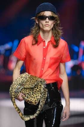 Bilder des Jahres 2023, Entertainment 01 Januar Entertainment Themen der Woche KW02 Entertainment Bilder des Tages Milan, Milan Fashion Week, fall winter 2023 2024. Milan, Men s fashion, autumn winter 2023 2024. Gucci fashion show catwalk Pictured: Model  Copyright: xRiccardoxGIordanox xipa-agency.nx xmodaxmilanox IPA_IPA35459717