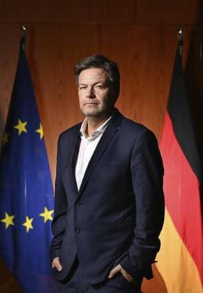 Robert Habeck Bundesminister für Wirtschaft und Klimaschutz *** NUR FÜR REDAKTIONELLE ZWECKE *** EDITORIAL USE ONLY ***<p>Robert Habeck der Bundesminister für Wirtschaft und Klimaschutz von den Grünen am 2. Februar 2022 im Büro seines Berliner ministeriums. Deutschland Berlin Copyright: RetoxKlar *** Robert Habeck Federal Minister for Economy and Climate protection *** ONLY FOR EDITORIAL PURPOSE *** EDITORIAL USE ONLY *** P Robert Habeck the Federal Minister for Economy and Climate protection from the Greens on 2 February 2022 at Office his Berlin Ministry Germany Berlin Copyright RetoxClear Copyright: RetoxKlar doc7jkbi22srd1v6gyag4v EDITORIAL USE ONLY