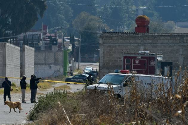 More than 20 bags with human remains found in clandestine grave in the State of Mexico January 13 in Tenango del Valle, Mexico : Forensic experts of the State of Mexico carry out the diligences where were found in a clandestine grave inside an industrial warehouse at least 26 packages with human remains; Military in company of the police of the State of Mexico guard the perimeter. on January 13 in Tenango del Valle, MÃ xico. (Photo by Arturo Hernandez Eyepix Group) Copyright: xArturoxHernandezx xEyepixxGroupx AH_130123_04