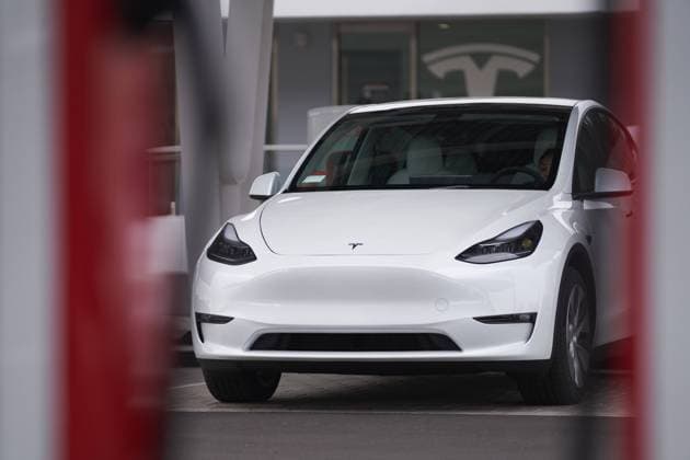 January 13, 2023, Santa Monica, California, US: A Tesla vehicle charges at a Tesla supercharger location in Santa Monica, California on January 13, 2023. Tesla Inc. cut prices across its lineup in the carmakerÃ¢â‚¬â ¢s latest effort to try to increase demand after several quarters of disappointing deliveries. Santa Monica US - ZUMAd211 20230113_zap_d211_014 Copyright: xAllisonxDinnerx