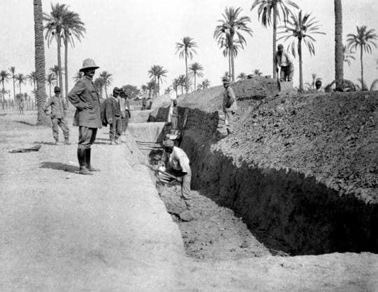 RECORD DATE NOT STATED Construction of a trench. Italo-Turkish war 01 02 1912 972_05_W269787