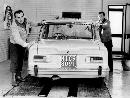 RECORD DATE NOT STATED Giulia super alfa Romeo. car wash. milan. Italy 1970 01 02 1970 972_05_W282974