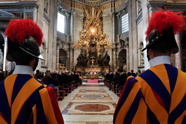 News Themen der Woche KW02 News Bilder des Tages Italy, Rome, Vatican, 2023 1 14. Pope Francis sits as cardinals and bishops leave after the funeral ceremony for Australian Cardinal George Pell in St. Peter s Basilica, at the Vatican, Saturday Photograph by Vatican Media Catholic Press Photo . RESTRICTED TO EDITORIAL USE - NO MARKETING - NO ADVERTISING CAMPAIGNS.  Copyright: xVaticanxMediai cppx xipa-agency.x xVaticanxMediax IPA_IPA35472577