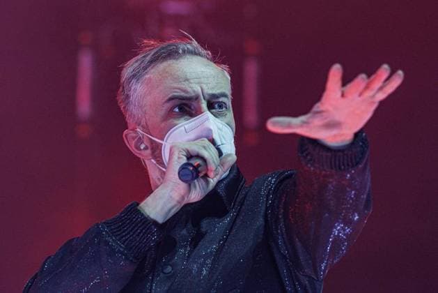 <p>Jan Böhmermann und das Rundfunk-Tanzorchester Ehrenfeld am Samstag (14.01.2023) in der Sporthalle Hamburg. Deutschland Hamburg Hamburg Copyright: RolandxMagunia