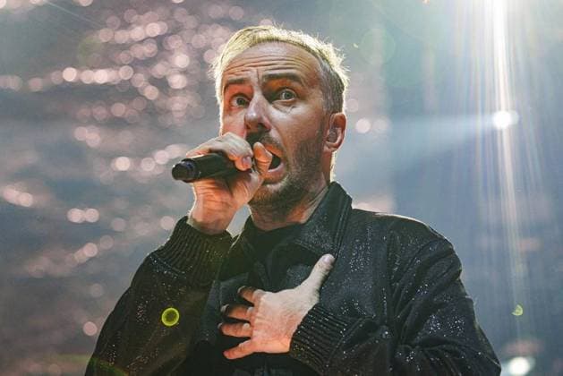 <p>Jan Böhmermann und das Rundfunk-Tanzorchester Ehrenfeld am Samstag (14.01.2023) in der Sporthalle Hamburg. Deutschland Hamburg Hamburg Copyright: RolandxMagunia