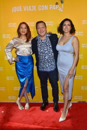 Daddy Daughter Trip Mexico City Film Premiere January 14, 2023, Mexico City, Mexico: (L-R) Actress Monica Huarte, American actor Rob Schneider and his wife Patricia Azarcoya Schneider attend at Daddy Daughter Trip film premiere at Cinepolis Mitikah. on January 14, 2023 in Mexico City, Mexico. (Photo by Carlos Tischler Eyepix Group) Copyright: xCarlosxTischler xEyepixxGroupx CT_14012023_86240