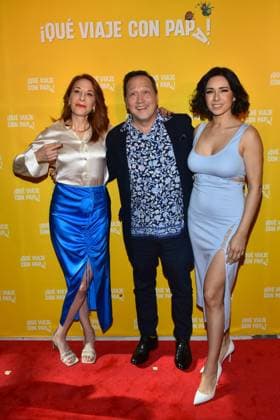Daddy Daughter Trip Mexico City Film Premiere January 14, 2023, Mexico City, Mexico: (L-R) Actress Monica Huarte, American actor Rob Schneider and his wife Patricia Azarcoya Schneider attend at Daddy Daughter Trip film premiere at Cinepolis Mitikah. on January 14, 2023 in Mexico City, Mexico. (Photo by Carlos Tischler Eyepix Group) Copyright: xCarlosxTischler xEyepixxGroupx CT_14012023_86235