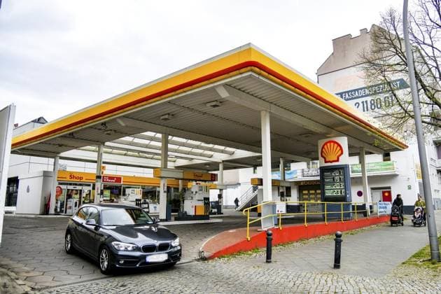 <p>Blick am 30. März 2022 auf die Shell-Tankstelle in Berlin Charlottenburg, wo dreiste Diebe Diesel klauen wollten.< p> <p>FOTO: Jörg Krauthöfer Funke Foto Services< p> Arbeit Berlin Copyright: JörgxKrauthöfer