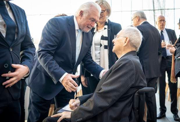Festakt Wolfgang Schäuble 50 Jahre im Deutschen Bundestag - Wolfgang Kubicki, Vizepräsident Deutsche Bundestag, begrüßt Wolfgang Schäuble;Festakt Wolfgang Schäuble 50 Jahre im Deutschen Bundestag - Wolfgang Kubicki, Vizepräsident Deutsche Bundestag, begrüßt Wolfgang Schäuble, Berlin Berlin Deutschland Jüdisches Museum *** Ceremony Wolfgang Schäuble 50 years in the German Bundestag Wolfgang Kubicki, Vice President German Bundestag, welcomes Wolfgang Schäuble Ceremony Wolfgang Schäuble 50 years in the German Bundestag Wolfgang Kubicki, Vice President German Bundestag, welcomes Wolfgang Schäuble, Berlin Berlin Germany Jewish Museum