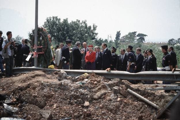 THE QUEEN OF ENGLAND ELIZABETH AT THE SITE OF THE CAPACI MASSACRE, MURDER OF GIOVANNI FALCONE ( - 2000-07-07, Studiocamera GIACOMINOFOTO) ps the photo can be used in respect of the context in which it was taken, and without defamatory intent of the decorum of the persons represented Editorial Usage Only  Copyright: xStudiocamerax xGIACOMINOFOTOx xIPAx Agenzia_Fotogramma_FGR3726501