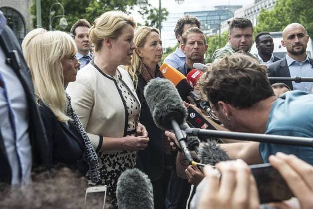 Unfall Kurfürstendamm Giffey *** NUR FÜR REDAKTIONELLE ZWECKE *** EDITORIAL USE ONLY ***<p>Am 8. Juni fand in Berlin, Breitscheidplatz ein Unfall statt. Die Berliner Polizeipräsidentin Barbara Slwoik, Franziska Giffey und Iris Spranger besucht den Unfallort. Deutschland Berlin Berlin Copyright: SergejxGlanze *** Accident Kurfürstendamm Giffey *** ONLY FOR EDITORIAL PURPOSE *** EDITORIAL USE ONLY *** P on 8 June found in Berlin, Breitscheidplatz a Accident instead of the Berlin Police Commissioner Barbara slwoik, Franziska Giffey and Iris Spranger visits the Place of accident Germany Berlin Berlin Copyright SergejxShine Copyright: SergejxGlanze doc7lcjd5nkj5tl9y3q40f EDITORIAL USE ONLY