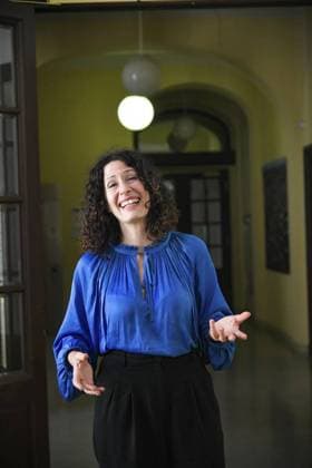 Portrait Bettina Jarasch, Senatorin für Verkehr und Umwelt in Berlin *** NUR FÜR REDAKTIONELLE ZWECKE *** EDITORIAL USE ONLY ***<p>Berlins Umweltsenatorin Bettina Jarasch (Grüne) steht am 24. Juni 2022 in ihrer Behörde am Köllnischen Park in Berlin Freidrichshain. FOTO: Jörg Krauthöfer Funke Foto Services< p> <p > Arbeit Berlin Copyright: JörgxKrauthöfer *** Portrait Bettina Yarash, Senator for Traffic and Environment in Berlin *** ONLY FOR EDITORIAL PURPOSE *** EDITORIAL USE ONLY *** P Berlin Umweltsenatorin Bettina Jarasch green is on 24 June 2022 in their Authority on Köllnischen Park in Berlin Freidrichshain Photo Jörg Krauthofer Funke Photo Services P P Work Berlin Copyright JörgxKrauthöfer Copyright: JörgxKrauthöfer doc7lkslk0ccr7irsm9gja EDITORIAL USE ONLY
