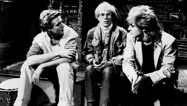 1985, New York, New York, USA: Guest VJ s SIMON LEBON and NICK RHODES of DURAN DURAN with ANDY WARHOL on MUSIC TELEVISION in 1983. Andy Warhol s Fifteen Minutes is an American talk show hosted by artist Andy Warhol, that aired on from 1985 to 1987. 2 One of the network s earliest series, it featured interviews with then up-and-coming musicians. New York USA  - ZUMA 19850101_gaf_g49_7444 Copyright: xMTVx