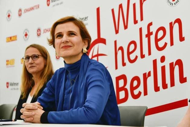 Aufnahmestelle für Geflüchtete in Tegel platzt aus allen Nähten *** NUR FÜR REDAKTIONELLE ZWECKE *** EDITORIAL USE ONLY ***<p>Sozialsenatorin Katja Kipping (Die Linke) besucht am 9. November 2022 die Aufnahmestelle für Geflüchtete und Asylsuchende am ehemaligen Flughafen Berlin Tegel. FOTO: Jörg Krauthöfer Funke Foto Services< p> <p > Arbeit Berlin Copyright: JörgxKrauthöfer *** Admissions Office for fled in Tegel bursts from All Seams *** ONLY FOR EDITORIAL PURPOSE *** EDITORIAL USE ONLY *** P Sozialsenatorin Katja Kipping the Left visits on 9 November 2022 the Admissions Office for fled and Asylum seekers on former Airport Berlin Tegel Photo Jörg Krauthofer Funke Photo Services P P Work Berlin Copyright JörgxKrauthöfer Copyright: JörgxKrauthöfer doc7njnokvoqbq199x1pkgj EDITORIAL USE ONLY