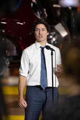 January 17, 2023, Windsor, Ontario, Canada: Prime Minister Justin Trudeau tours the Stellantis Windsor (Chrysler) Assembly plant in Windsor, Ont., Tuesday, January 17, 2023. Windsor Canada  - ZUMAc35_ 20230117_zaf_c35_105 Copyright: xNicolexOsbornex