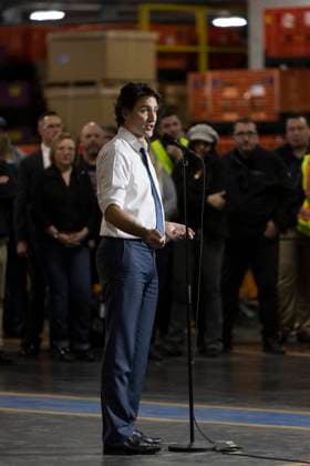 January 17, 2023, Windsor, Ontario, Canada: Prime Minister Justin Trudeau tours the Stellantis Windsor (Chrysler) Assembly plant in Windsor, Ont., Tuesday, January 17, 2023. Windsor Canada  - ZUMAc35_ 20230117_zaf_c35_112 Copyright: xNicolexOsbornex