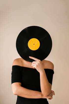 Creative Highlights Symbolbilder young woman holding vinyl record her face. High quality photo young woman holding vinyl record her face. High resolution photo Copyright: xZoonar.com OleksandrxLatkunx 18343204 ,model released, Symbolfoto ,property released