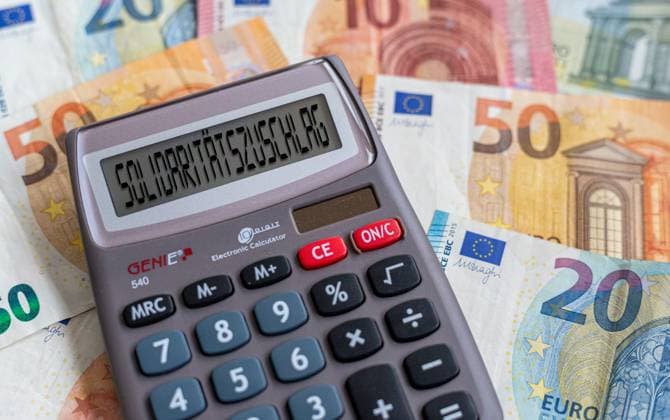 18.01.2023, Solidaritätszuschlag Symbolbild, Der Soli ist derzeit im Gespräch und soll endgültig abgeschafft werden. 18.01.2023, Solidaritätszuschlag 18.01.2023, Solidaritätszuschlag *** 18 01 2023, solidarity surcharge symbol image, The solidarity surcharge is currently under discussion to be finally abolished 18 01 2023, solidarity surcharge 18 01 2023, solidarity surcharge
