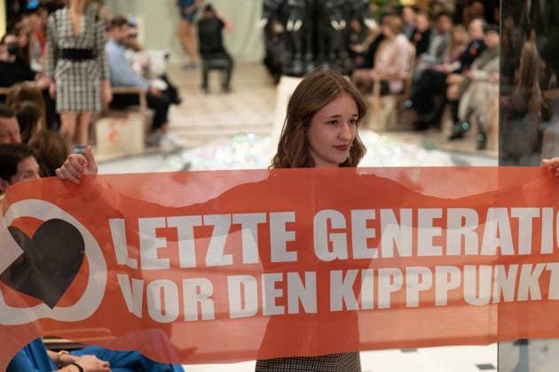 Anja Gockel Fashion Show disturbed by the Last Generation Members of the Last Generation disturbed the Fashion Show of Anja Gockel at the Adlon with banners in front of the Kipppunkt Berlin Berlin GER