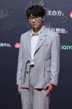 BEIJING, CHINA - JANUARY 18: Singer Mao Buyi arrives at the red carpet for Weibo Music Awards 2022 on January 18, 2023 in Beijing, China.  Copyright: xVCGx VCG111418472640