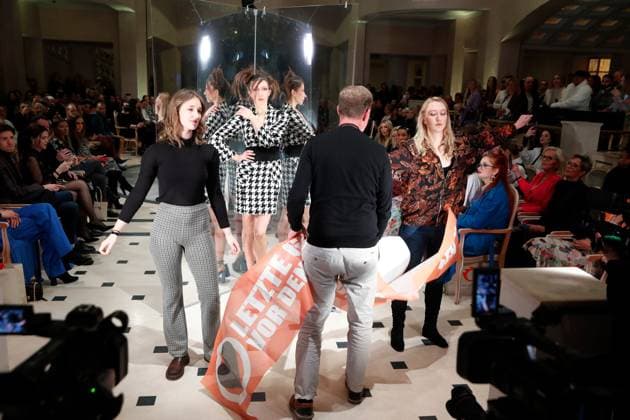 Activists of the Last Generation disrupt Anja Gockel Fashion Show Activists of the so-called Last Generation disrupt the Anja Gockel Fashion Show during the Berlin Fashion Week at the Hotel Adlon Kempinski Berlin on 18 01 2023 Copyright: xEventpressxGolejewskix