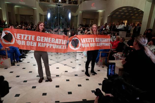 Activists of the Last Generation disrupt Anja Gockel Fashion Show Activists of the so-called Last Generation disrupt the Anja Gockel Fashion Show during the Berlin Fashion Week at the Hotel Adlon Kempinski Berlin on 18 01 2023 Copyright: xEventpressxGolejewskix