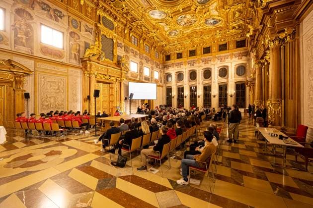 Youth player li of FC Augsburg in the Golden Hall Walther Seinsch, speech Awarding of the Marion Samuel Prize 2022 of the Foundation Remembrance to this years prize winner Malte Ludin for the documentary film 2 or 3 things I know about him Founder Walther Seinsch and wife Ingrid Augsburg City Hall, Golden Hall Awarding of the Marion Samuel Prize 2022 o