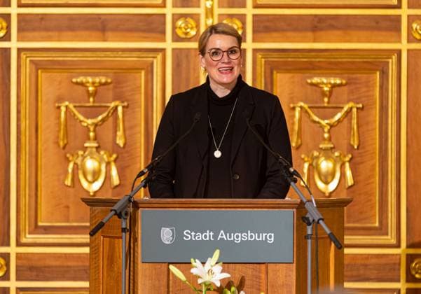 Eva Weber Mayor of the City of Augsburg , Speech Walther Seinsch, Speech Awarding of the Marion Samuel Prize 2022 of the Foundation Remembrance to this years award winner Malte Ludin for the documentary film 2 or 3 things I know about him Founder Walther Seinsch and wife Ingrid Rathaus Augsburg, Goldener Saal Awarding of the Marion Samuel Prize 202