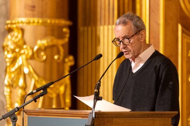 Walther Seinsch, Speech Walther Seinsch, Speech Awarding of the Marion Samuel Prize 2022 of the Foundation Remembrance to this years winner Malte Ludin for the documentary film 2 or 3 things I know about him Founder Walther Seinsch and wife Ingrid Rathaus Augsburg, Goldener Saal Awarding of the Marion Samuel Prize 2022 of the Foundation Remembrance