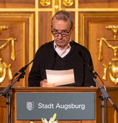 Walther Seinsch, Speech Walther Seinsch, Speech Awarding of the Marion Samuel Prize 2022 of the Foundation Remembrance to this years winner Malte Ludin for the documentary film 2 or 3 things I know about him Founder Walther Seinsch and wife Ingrid Rathaus Augsburg, Goldener Saal Awarding of the Marion Samuel Prize 2022 of the Foundation Remembrance