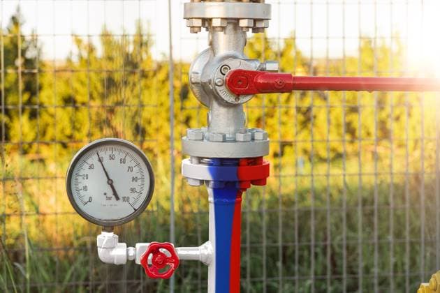 19 January 2023: Gas pipeline with the Russian national colors. Symbol image gas from Russia PHOTOMONTAGE *** Gasleitung mit den russischen Nationalfarben. Symbolbild Gas aus Russland FOTOMONTAGE