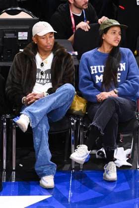 Pharrell Williams et sa femme Helen Lasichanh CELEBRITES : Chicago Bulls vs Detroit Pistons - NBA Paris Game 2023 - Paris - 19 01 2023 JBAutissier Panoramic 